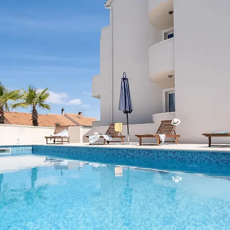 2 Pools-2 By Interhome سوتيفان