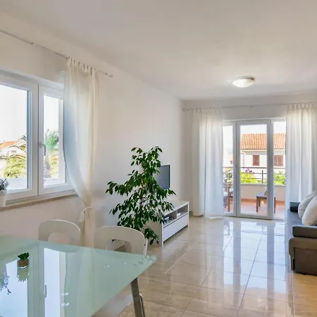 2 Pools-2 By Interhome شقة
