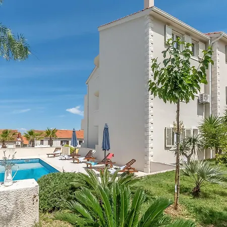 2 Pools-2 By Interhome *