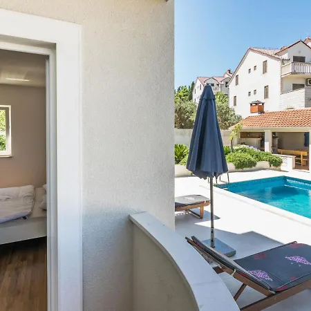 2 Pools-2 By Interhome شقة *