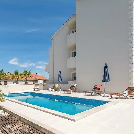 شقة 2 Pools-2 By Interhome سوتيفان