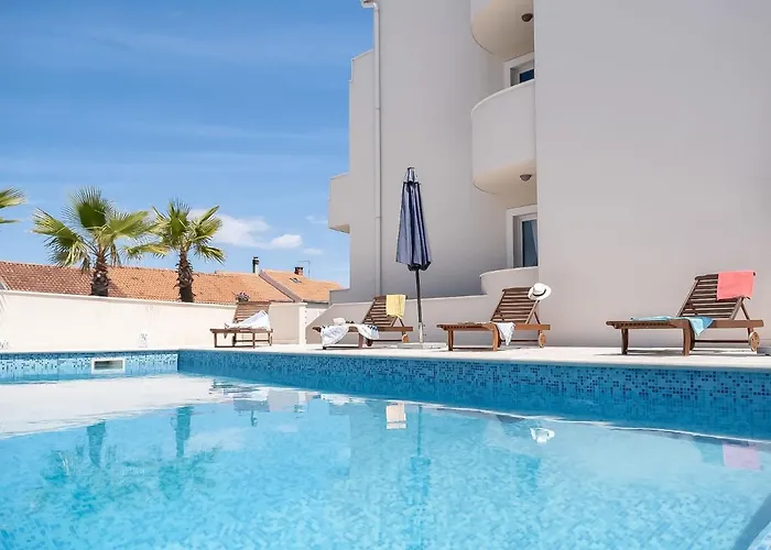 2 Pools-2 By Interhome Сутиван